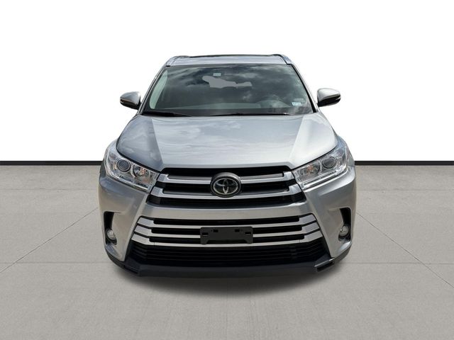 2019 Toyota Highlander XLE Silver at Toyota of Victoria