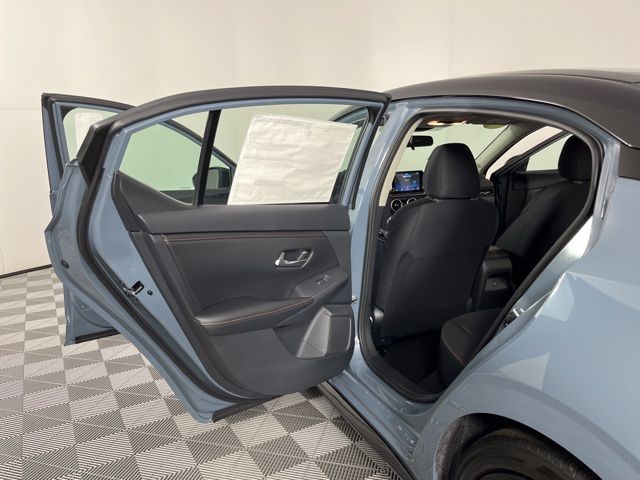2025 Atlantic Gray Metallic/Super Black Nissan Sentra SR FWD Sedan
