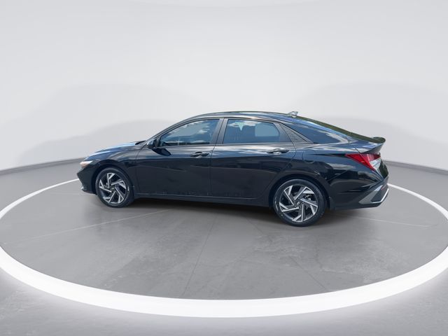 Used 2025 Black Hyundai SEL Sport image 5