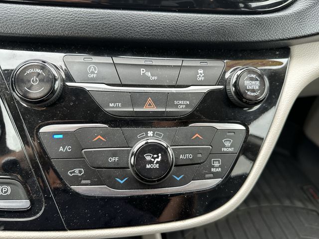 Used 2018 Red Chrysler Touring L Plus image 19