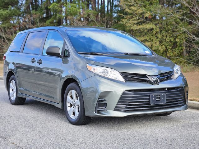 2020 Toyota Sienna L's photo