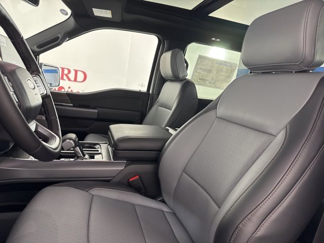 2025 Oxford White Ford F-150 Lightning Lariat AWD Truck