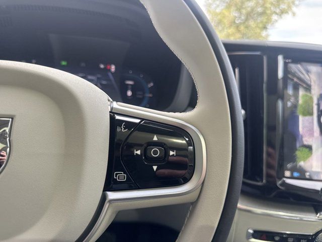 2025 Volvo XC60 Plug-In Hybrid T8 Plus photo