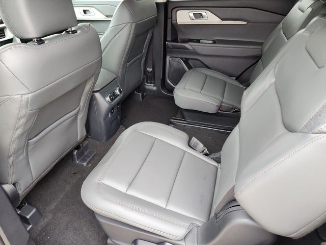 2025 Ford Explorer Active photo