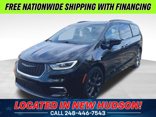 Diamond Black Crystal Pearlcoat 2025 Chrysler Pacifica Minivan Front-Wheel Drive 9-Speed Automatic