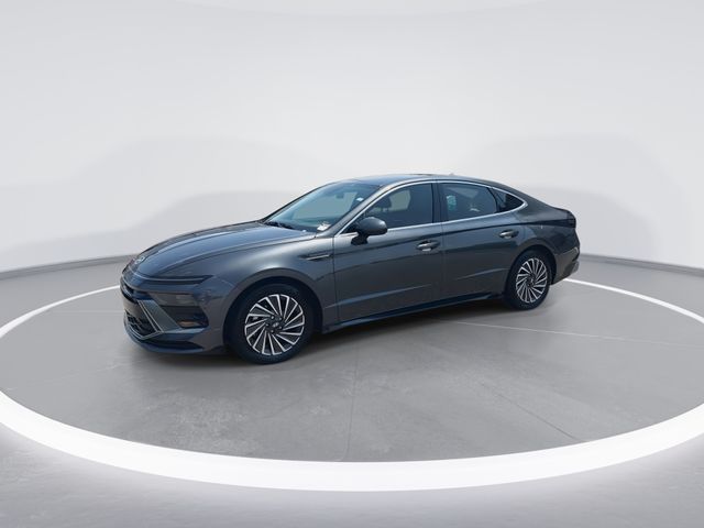 Used 2025 Gray Hyundai SEL image 4