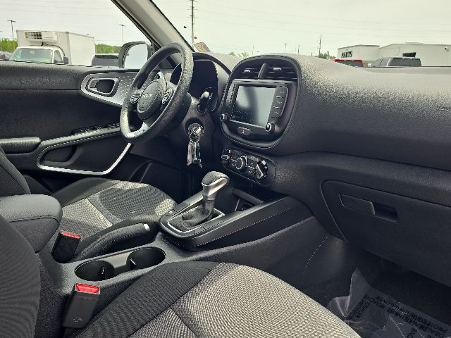 2025 Kia Soul LX:B02320