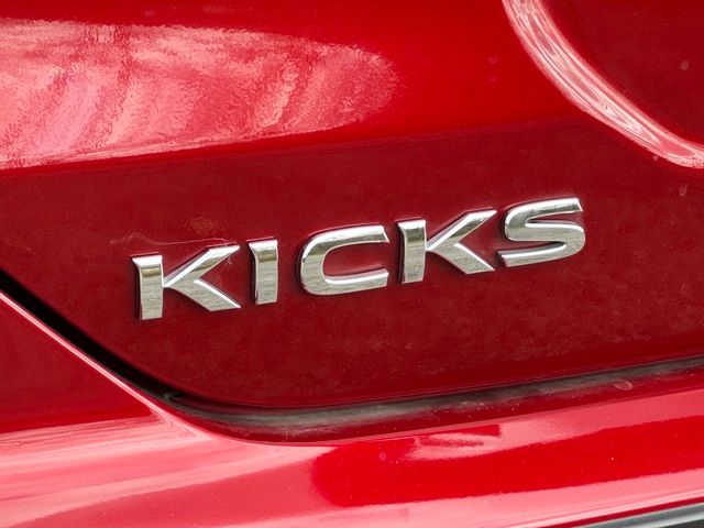 2021 Nissan Kicks SR 27