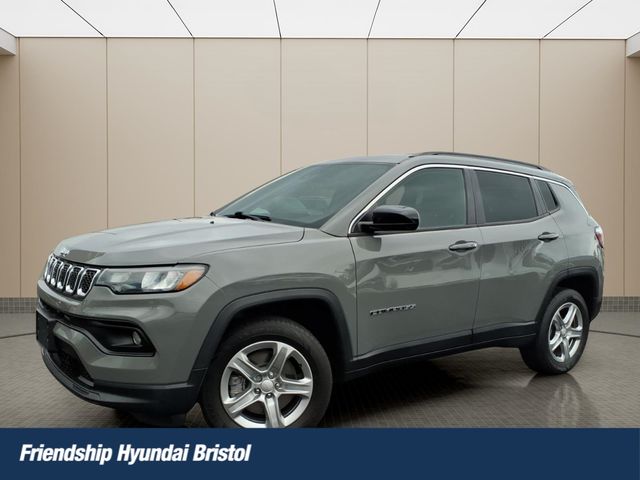 Sting-Gray Clearcoat 2023 Jeep Compass Latitude 4WD SUV / Crossover Four-Wheel Drive 8-Speed Automatic