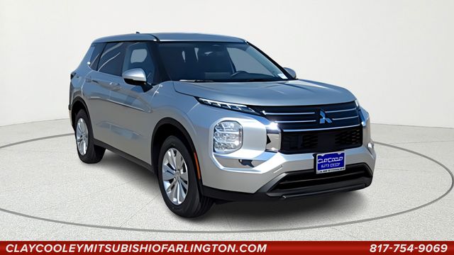 2026 Mitsubishi Outlander ES FWD's photo