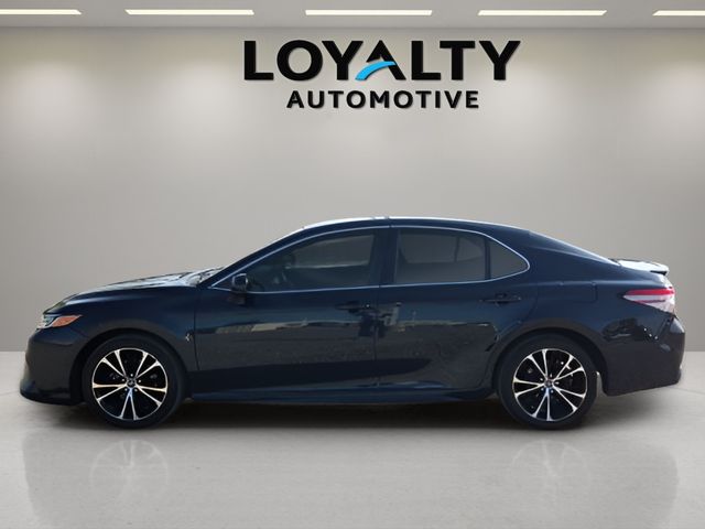 Used 2018 Toyota Camry SE with VIN 4T1B11HK0JU582835 for sale in Chester, VA