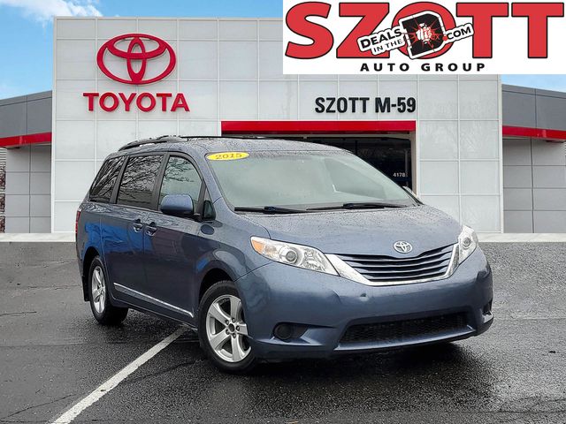 2015 Toyota Sienna LE 7-Passenger Auto Access Seat