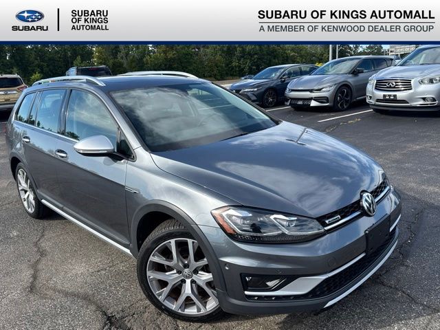 Platinum Gray Metallic 2019 Volkswagen Golf Alltrack Wagon All-Wheel Drive 6-Speed Manual