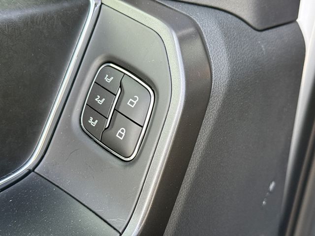 New 2025 White Ford Tremor image 22