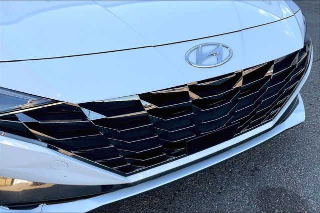 2022 Hyundai Elantra Hybrid Limited photo