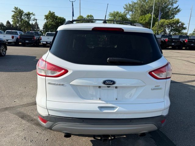 2015 Oxford White Ford Escape SE FWD SUV