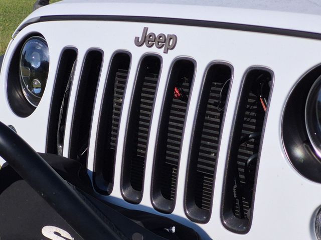 Used 2018 White Jeep Sport image 36