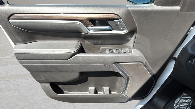 Used 2026 White Chevrolet LT image 17