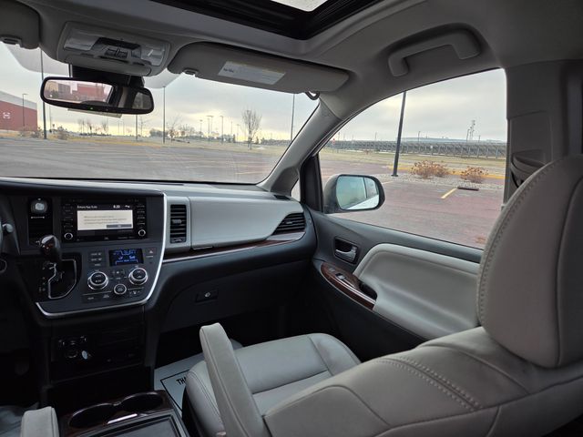 2019 Toyota Sienna XLE Auto Access Seat