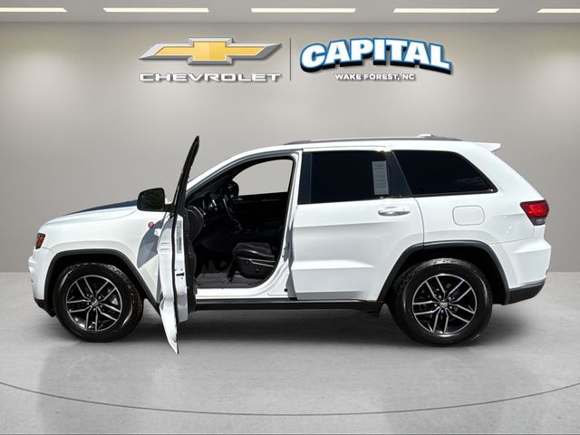 Used 2017 White Jeep Trailhawk image 9