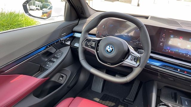 2025 BMW i5 xDrive40 24