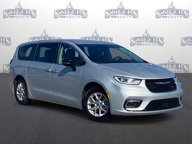 Silver Mist Clearcoat 2024 Chrysler Pacifica Minivan Front-Wheel Drive 9-Speed Automatic