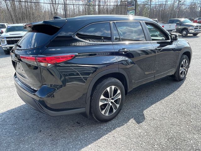 2023 Toyota Highlander XLE - Midnight Black Metallic exterior view 7