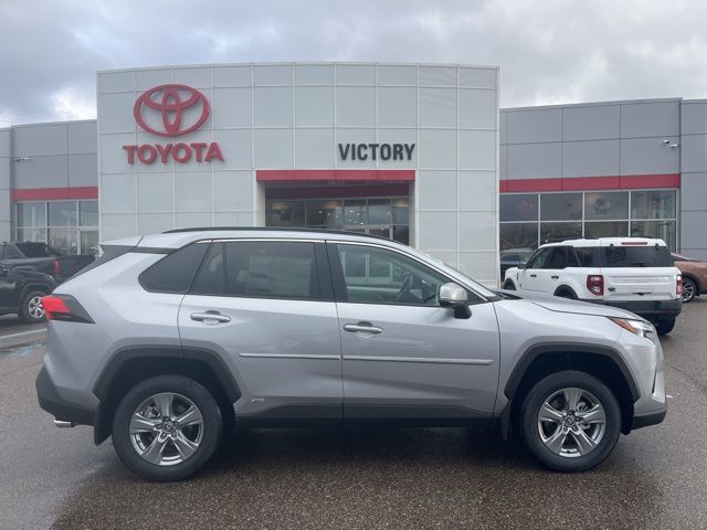 2025 Toyota RAV4 XLE photo 3