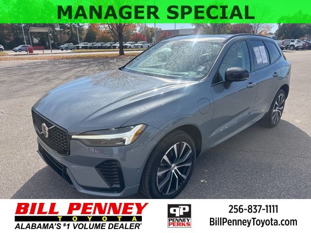 2023 Volvo XC60 Recharge T8 Ultimate Dark Theme eAWD