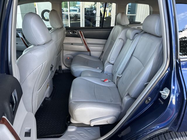 Used 2013 Blue Toyota Limited image 23