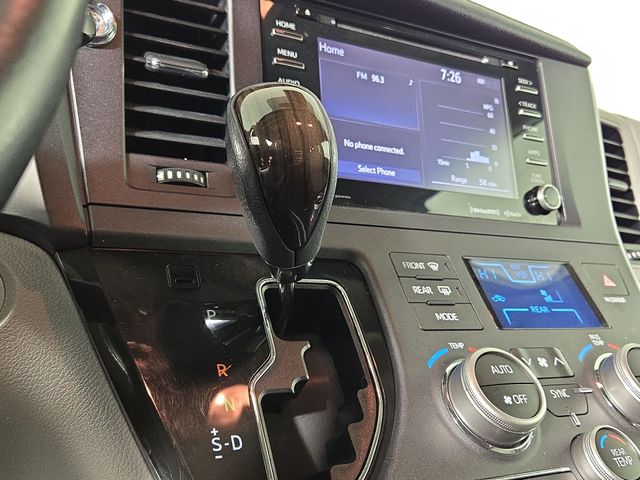 2019 Toyota Sienna XLE photo