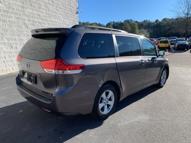 2011 Toyota Sienna LE 8-Passenger photo