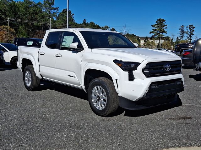 2025 Toyota Tacoma SR5's photo