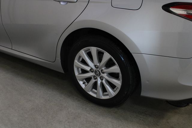 Used 2018 Silver Toyota LE image 27