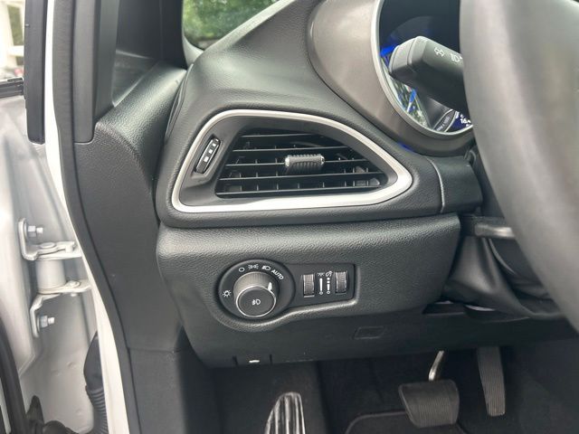 Used 2025 Chrysler Pacifica Van