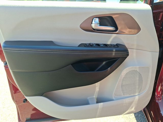 Used 2023 Chrysler Voyager Van