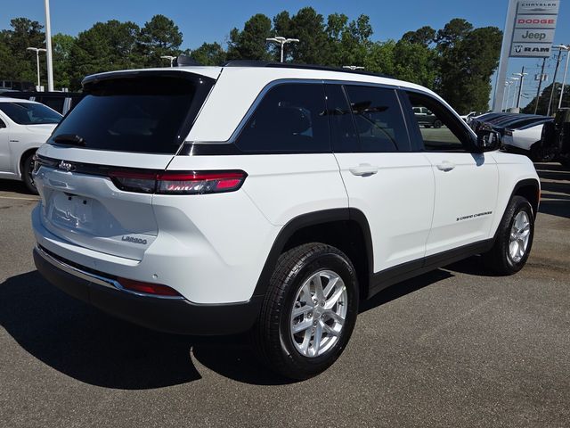 New 2026 White/off-white Jeep Laredo image 13