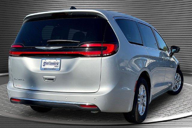 Used 2024 Chrysler Pacifica Van