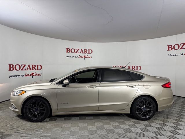 2018 White Gold Ford Fusion Hybrid SE FWD Sedan
