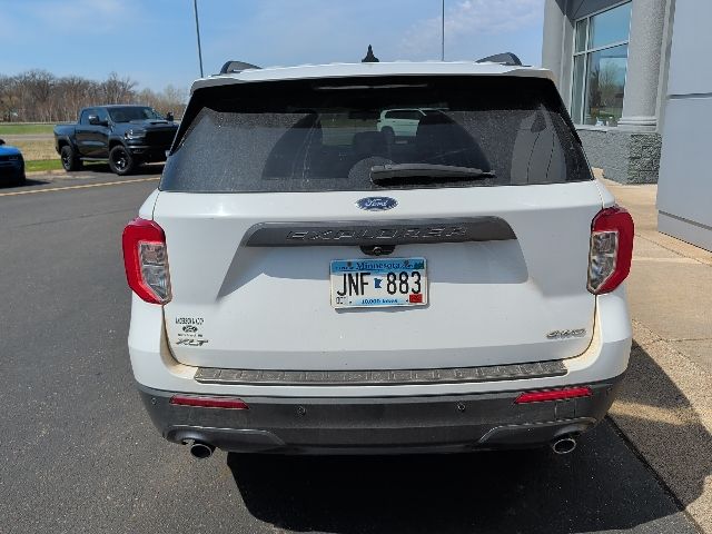 2021 Oxford White Ford Explorer XLT 4X4 SUV