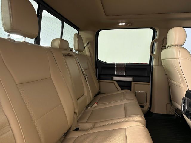 2019 White Platinum Clearcoat Metallic Ford Super Duty F-250 SRW Lariat 4X4 Truck