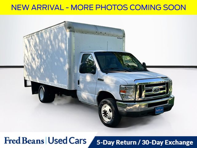 Oxford White 2017 Ford E-Series Chassis E-350 Super Duty 138 Cutaway RWD Pickup Truck Rear-Wheel Drive 6-Speed Automatic Overdrive