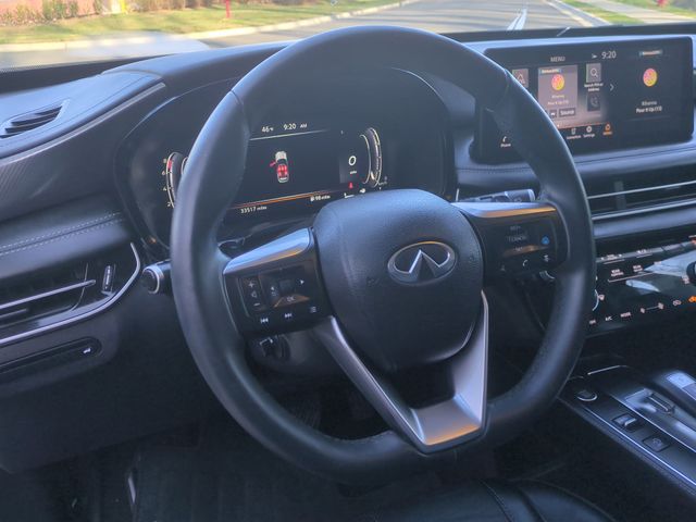 Used 2023 White INFINITI LUXE image 31