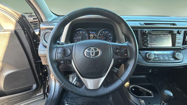 Used 2018 Gray Toyota XLE image 14