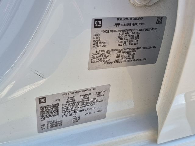 Used 2023 White GMC SLT image 38