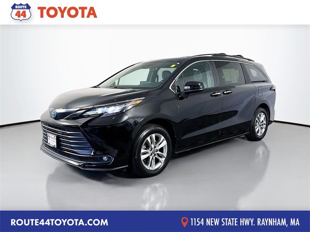 2022 Toyota Sienna Woodland Edition 7-Passenger AWD