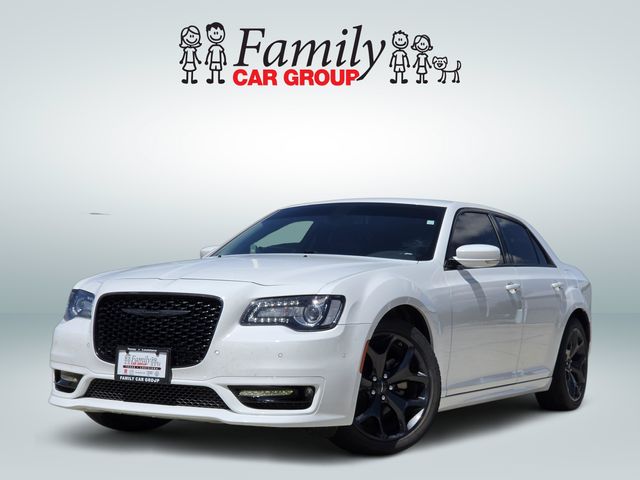 Bright White Clearcoat 2023 Chrysler 300 Sedan Rear-Wheel Drive 8-Speed Automatic