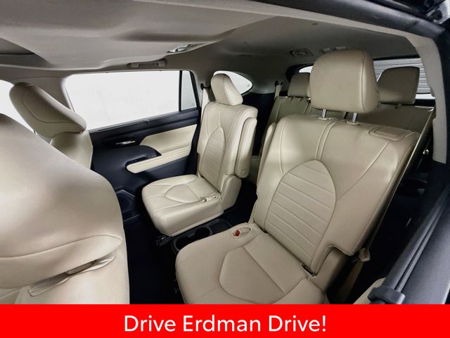 Used 2025 Toyota Highlander SUV