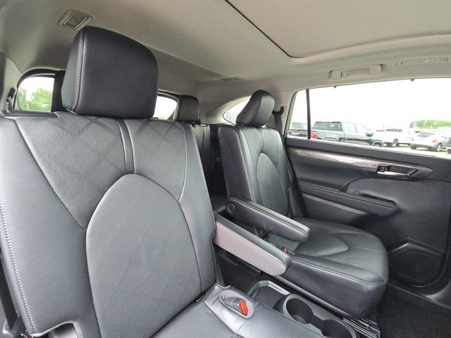 2023 Toyota Highlander Platinum:169299A