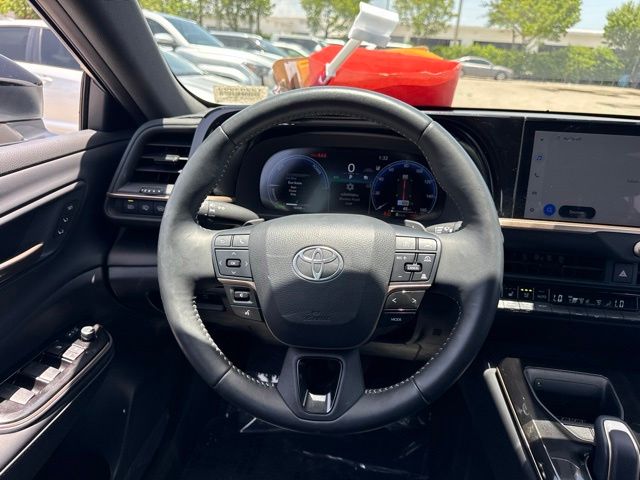 2025 Toyota Crown Signia XLE - Photo 25